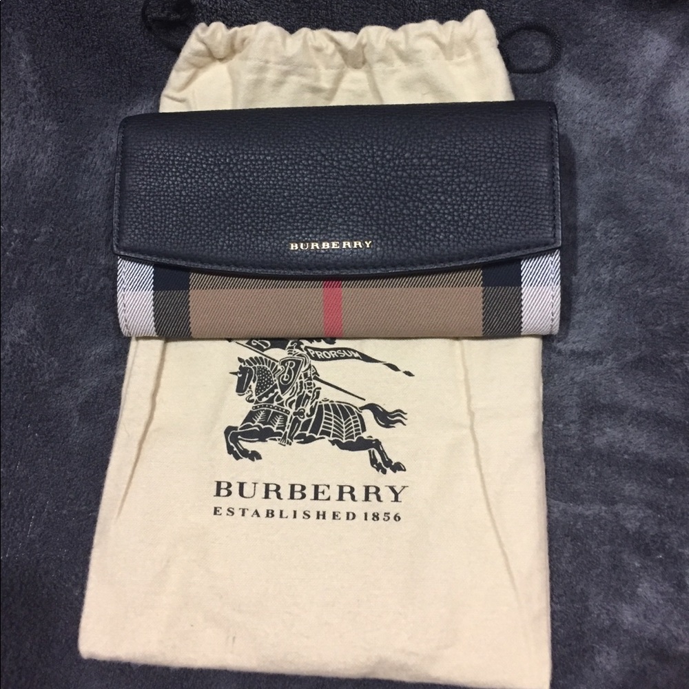 🌟Sold🌟Burberry Wallet - Picture 3 of 6
